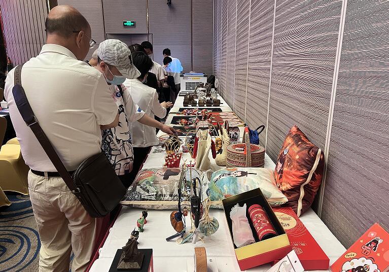 第三屆荊州文化旅游產(chǎn)品創(chuàng)新創(chuàng)意設(shè)計(jì)大賽暨系列展覽展示活動(dòng)盛大啟幕